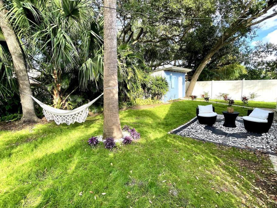 Cozy Sanctuary Minutes From The Bay And Beaches タンパ エクステリア 写真