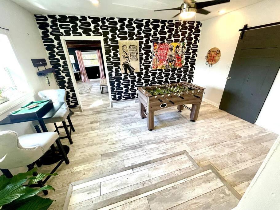 Cozy Sanctuary Minutes From The Bay And Beaches タンパ エクステリア 写真