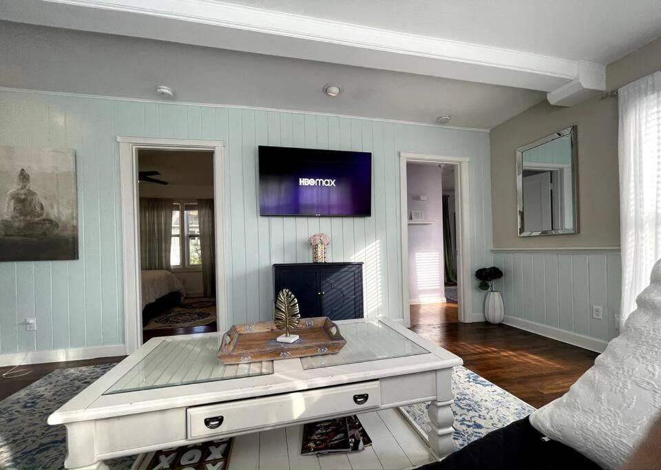 Cozy Sanctuary Minutes From The Bay And Beaches タンパ エクステリア 写真