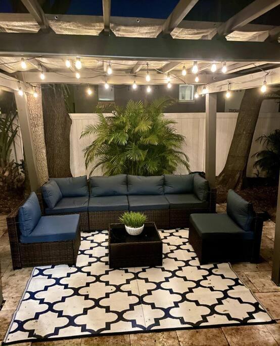 Cozy Sanctuary Minutes From The Bay And Beaches タンパ エクステリア 写真