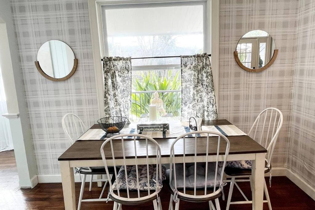 Cozy Sanctuary Minutes From The Bay And Beaches タンパ エクステリア 写真