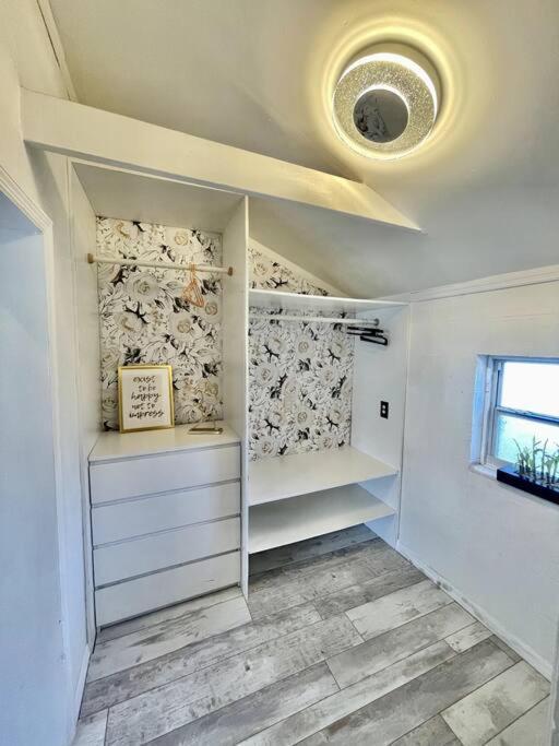 Cozy Sanctuary Minutes From The Bay And Beaches タンパ エクステリア 写真
