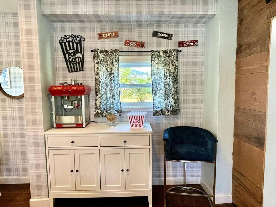 Cozy Sanctuary Minutes From The Bay And Beaches タンパ エクステリア 写真
