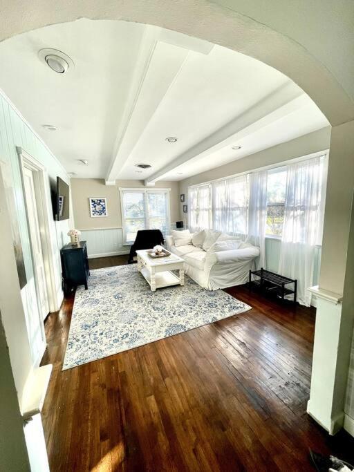 Cozy Sanctuary Minutes From The Bay And Beaches タンパ エクステリア 写真