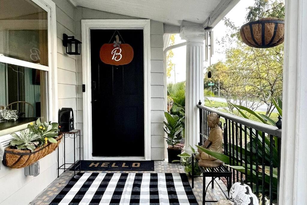 Cozy Sanctuary Minutes From The Bay And Beaches タンパ エクステリア 写真