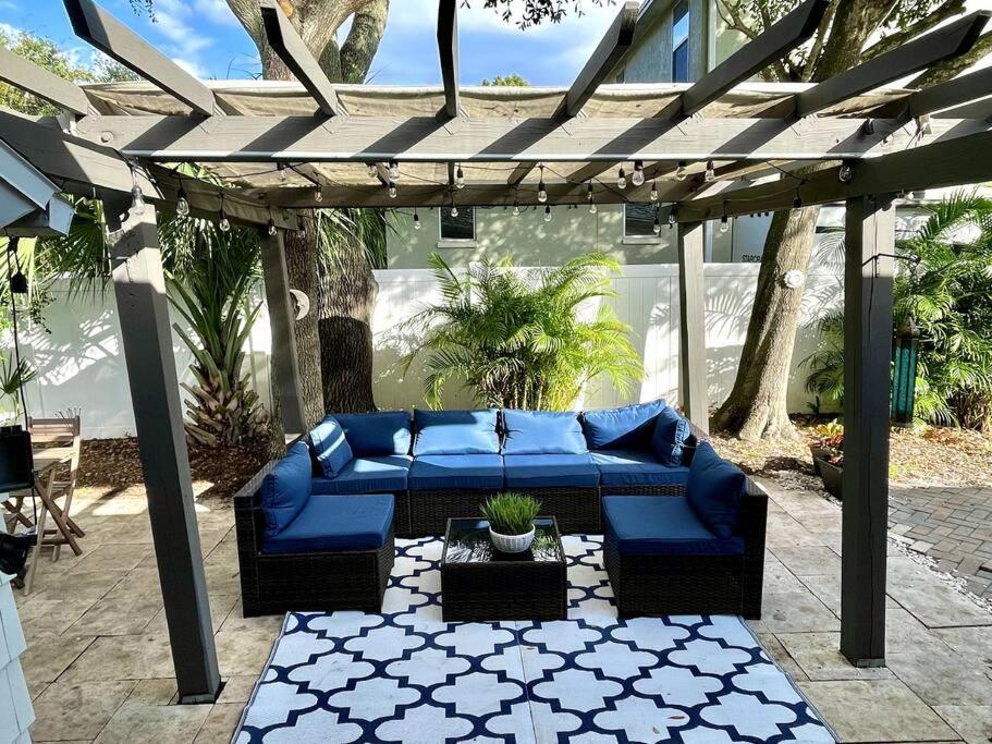 Cozy Sanctuary Minutes From The Bay And Beaches タンパ エクステリア 写真